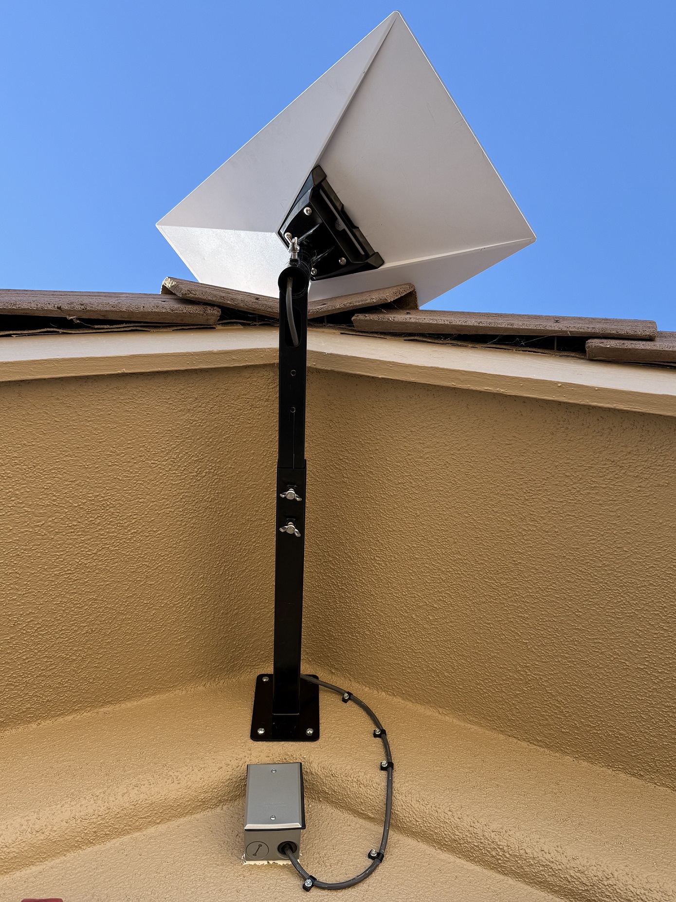 Standard dish with Long extended wall mount