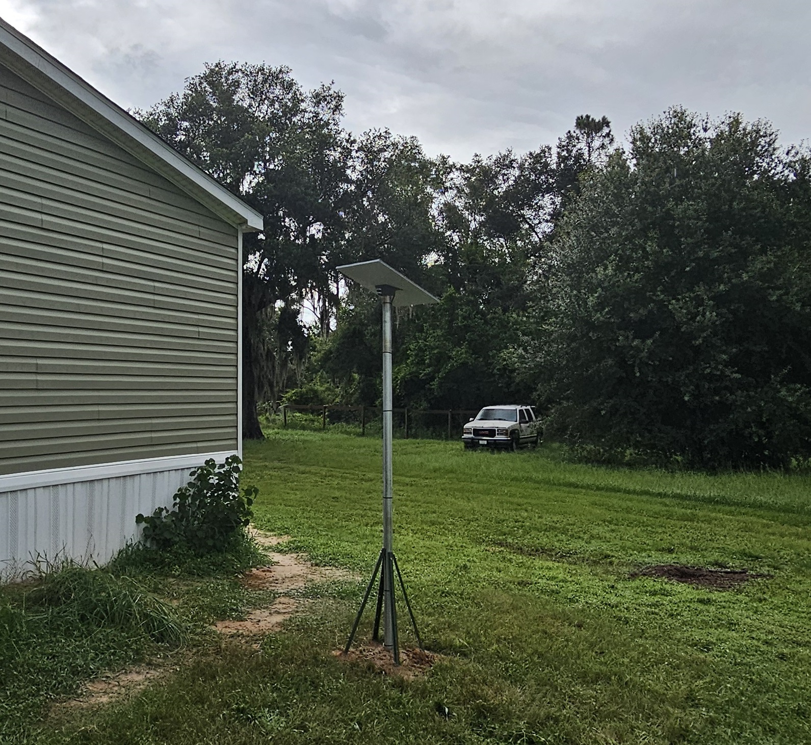 Starlink long pole mount with tripod reinforced installation