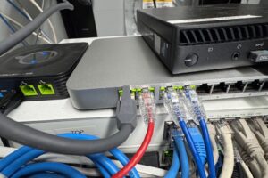 Starlink Enterprise Performance power supply cable to the LAN switch